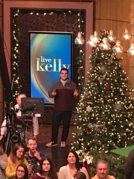 Live with Kelly set in NYC at Christmas