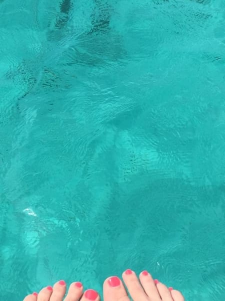 clear blue water in Aruba