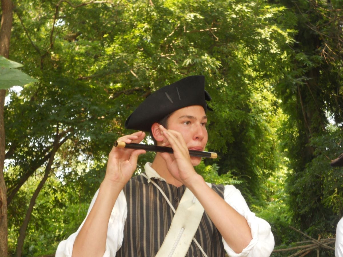 flute player in Colonial williamsburg