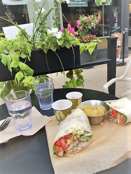 sandwich on outside table in Chicago