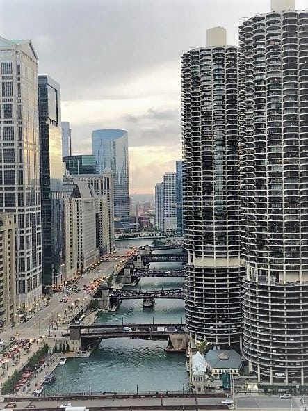 Rooftop bar for Chicago girls weekend