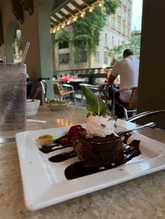 Acenar chocolate mousse dessert