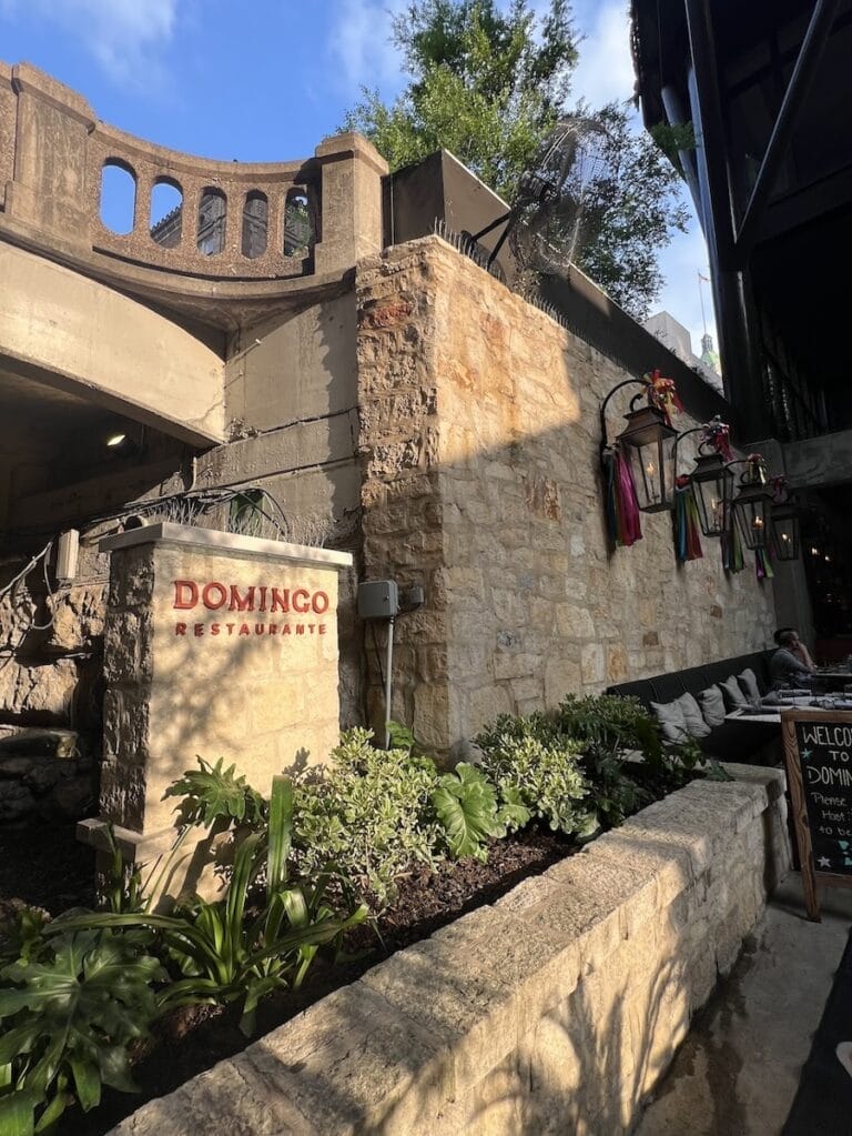 Domingo patio