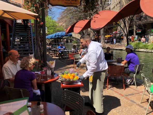 restaurant on riverwalk in san antonio