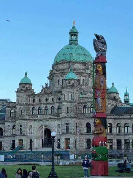 Victoria BC parliament with totem pole
