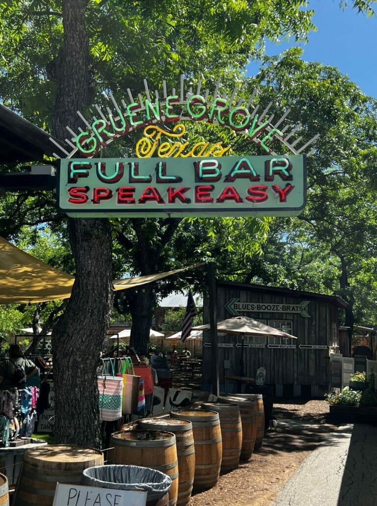 Gruene bar