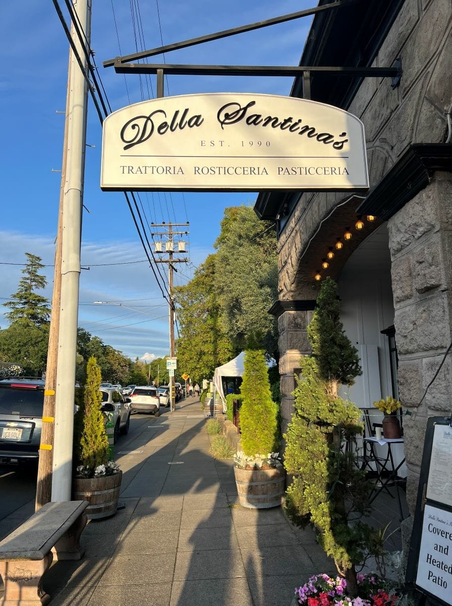 Della Santina's in Sonoma Plaza