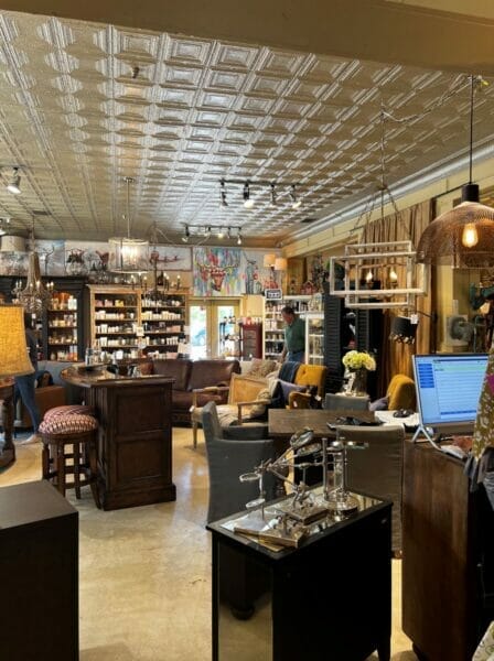 Two Trick Pony Consignment shop in Boerne