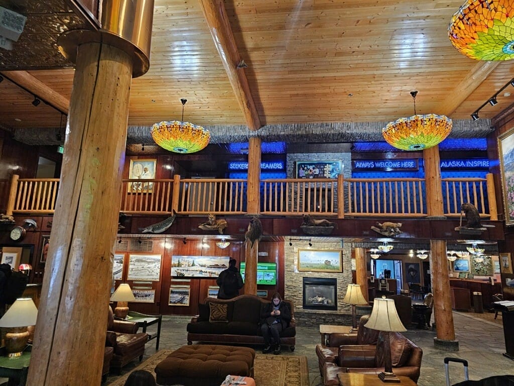 Pike's Waterfront Lodge lobby
