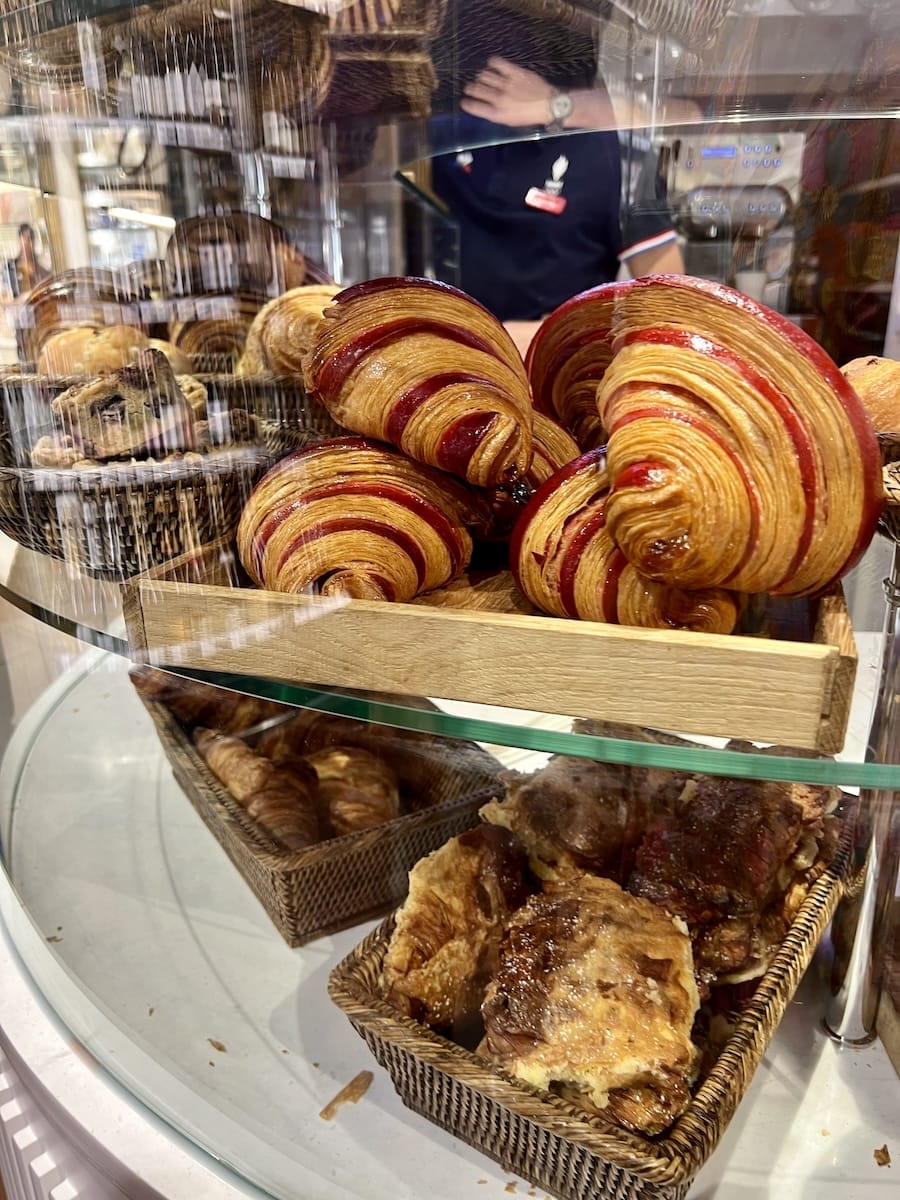 Paris croissants