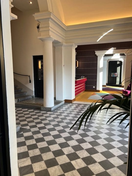 Room Mate Luca interior