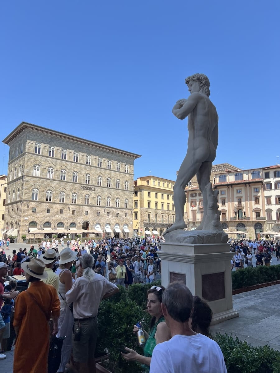 crowds at Piazza della Signoria