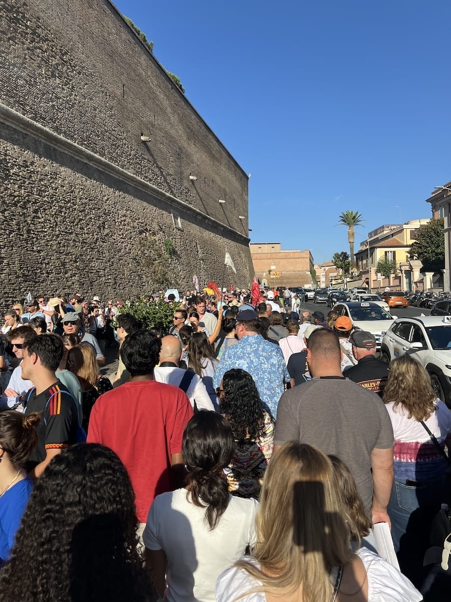 tour group line for Vatican Museums