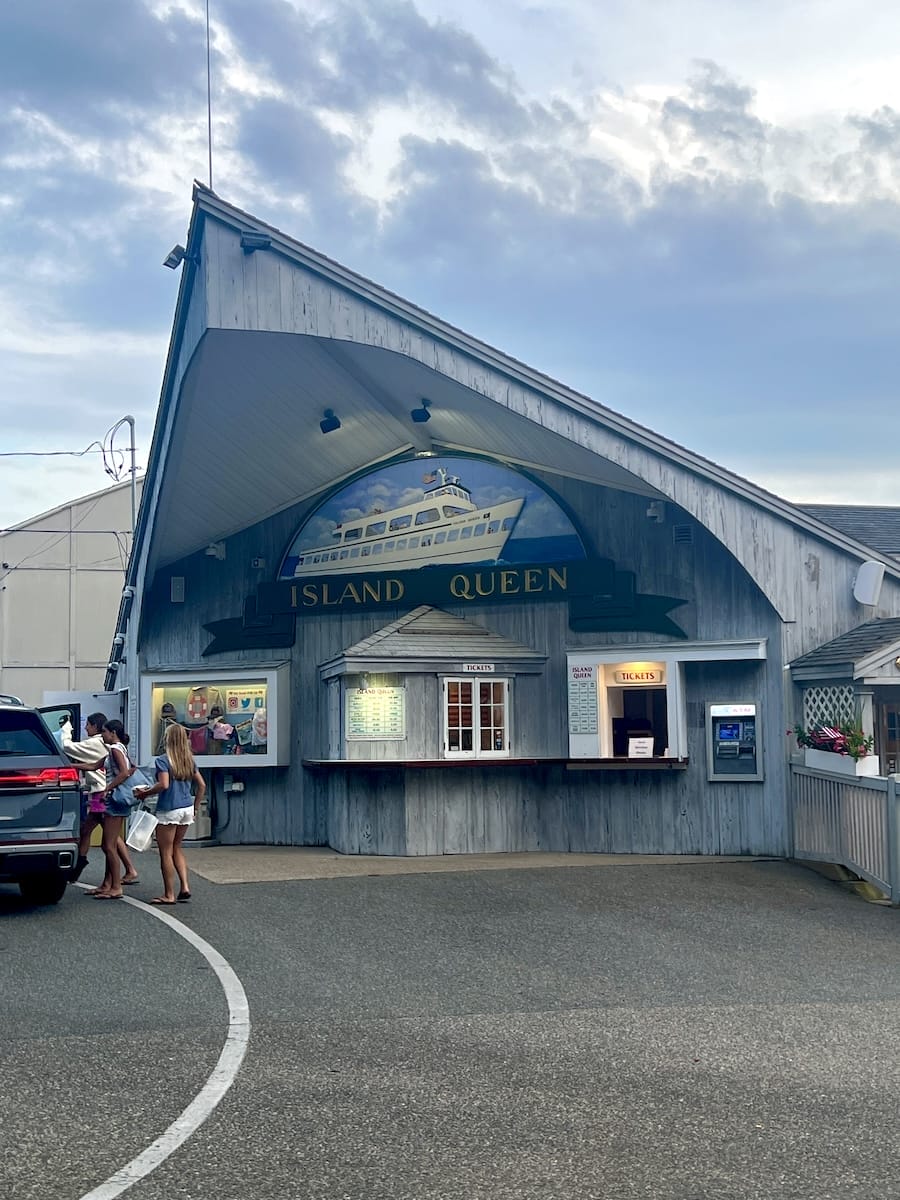 Island Queen ticket booth