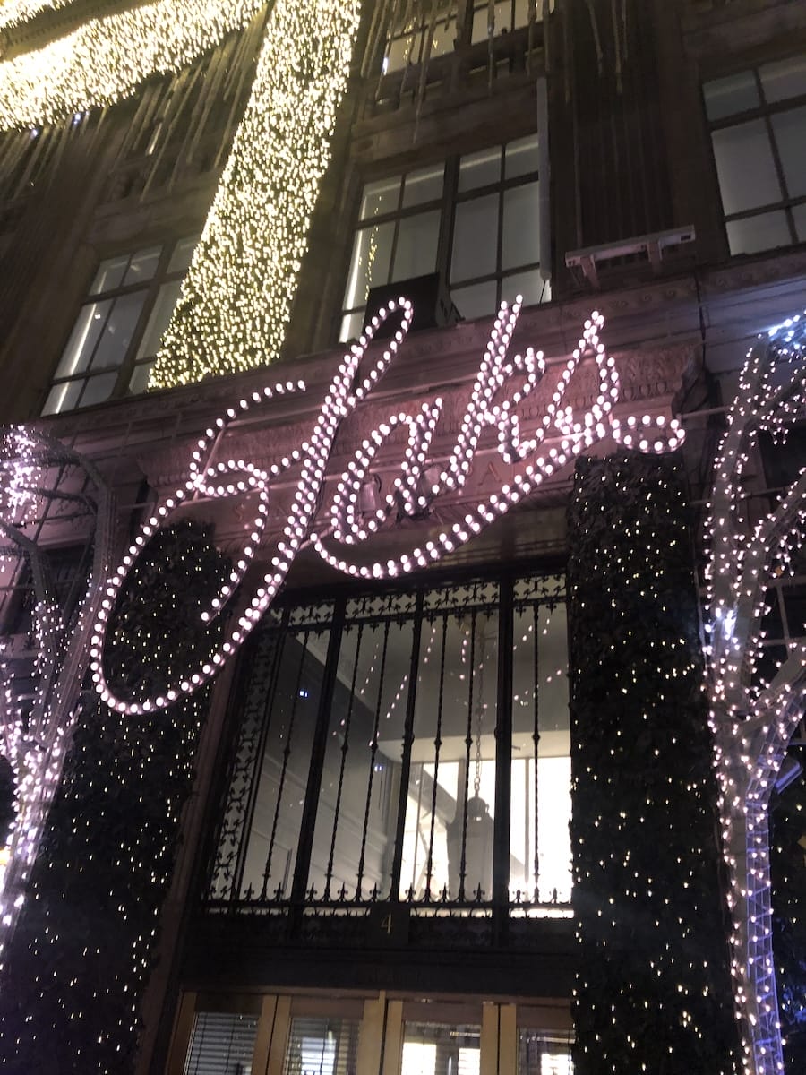 Saks Fifth Avenue building