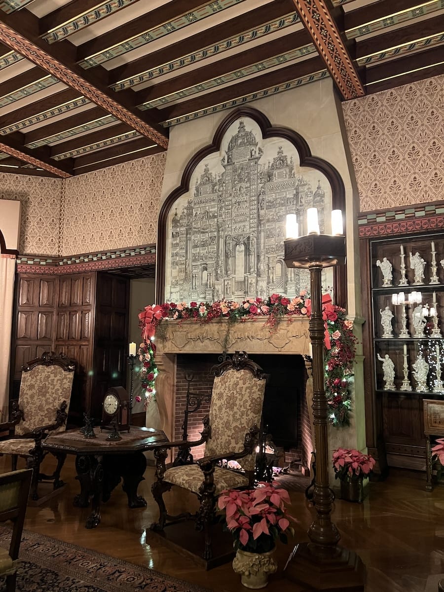 fireplace holiday decor