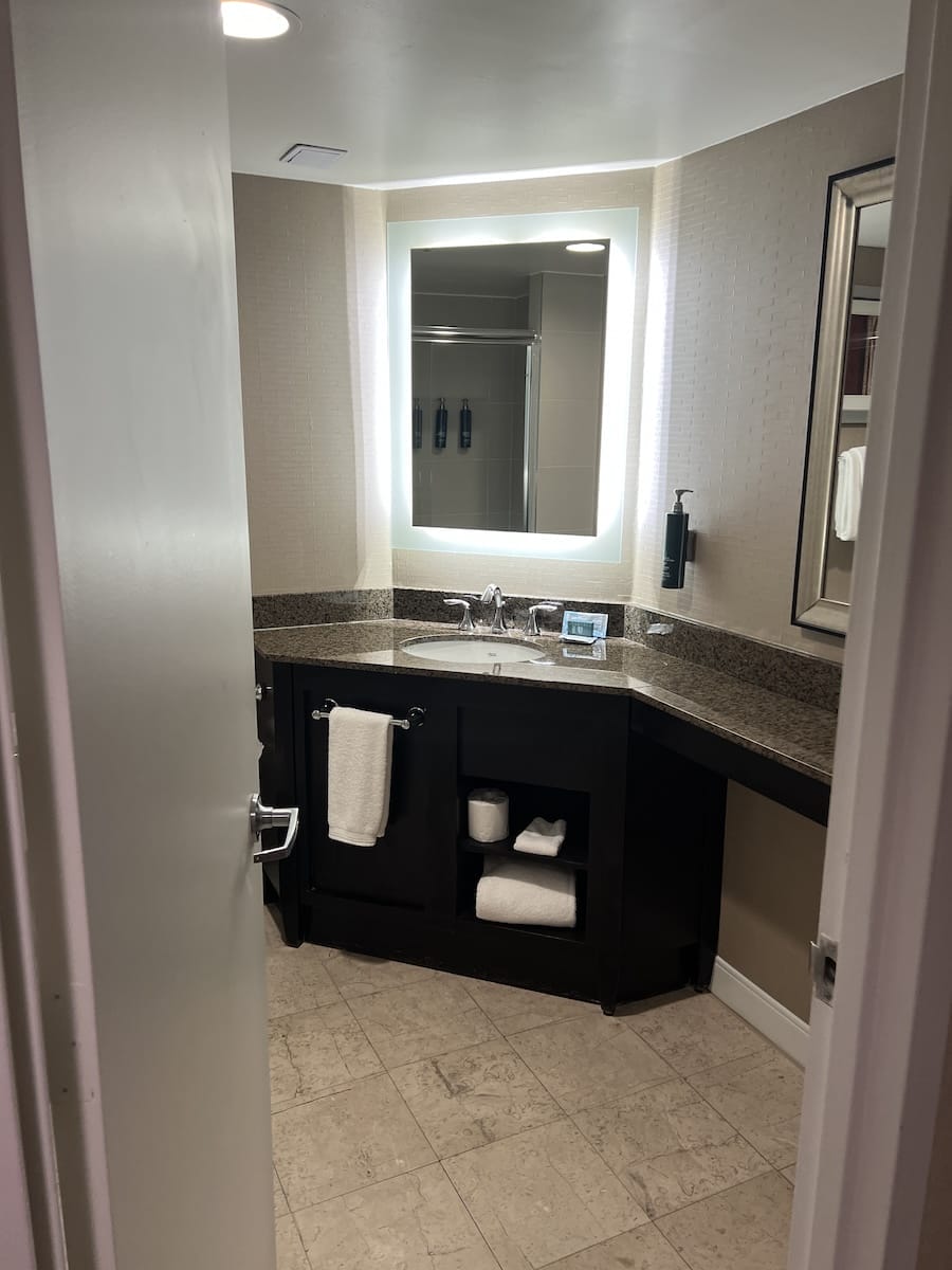 DoubleTree bathroom