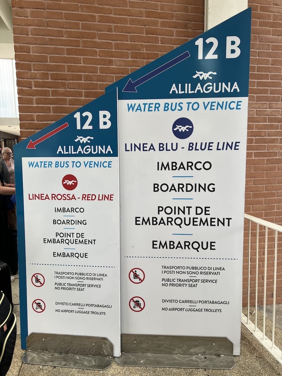 Alilaguna boarding flags